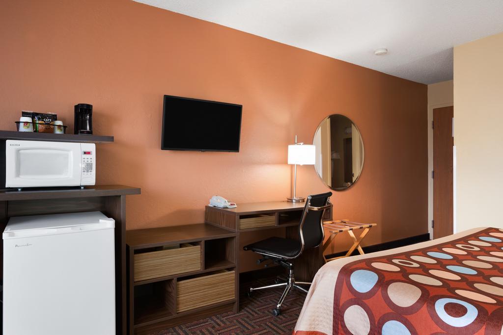 Super 8 By Wyndham Marion Motel Room photo