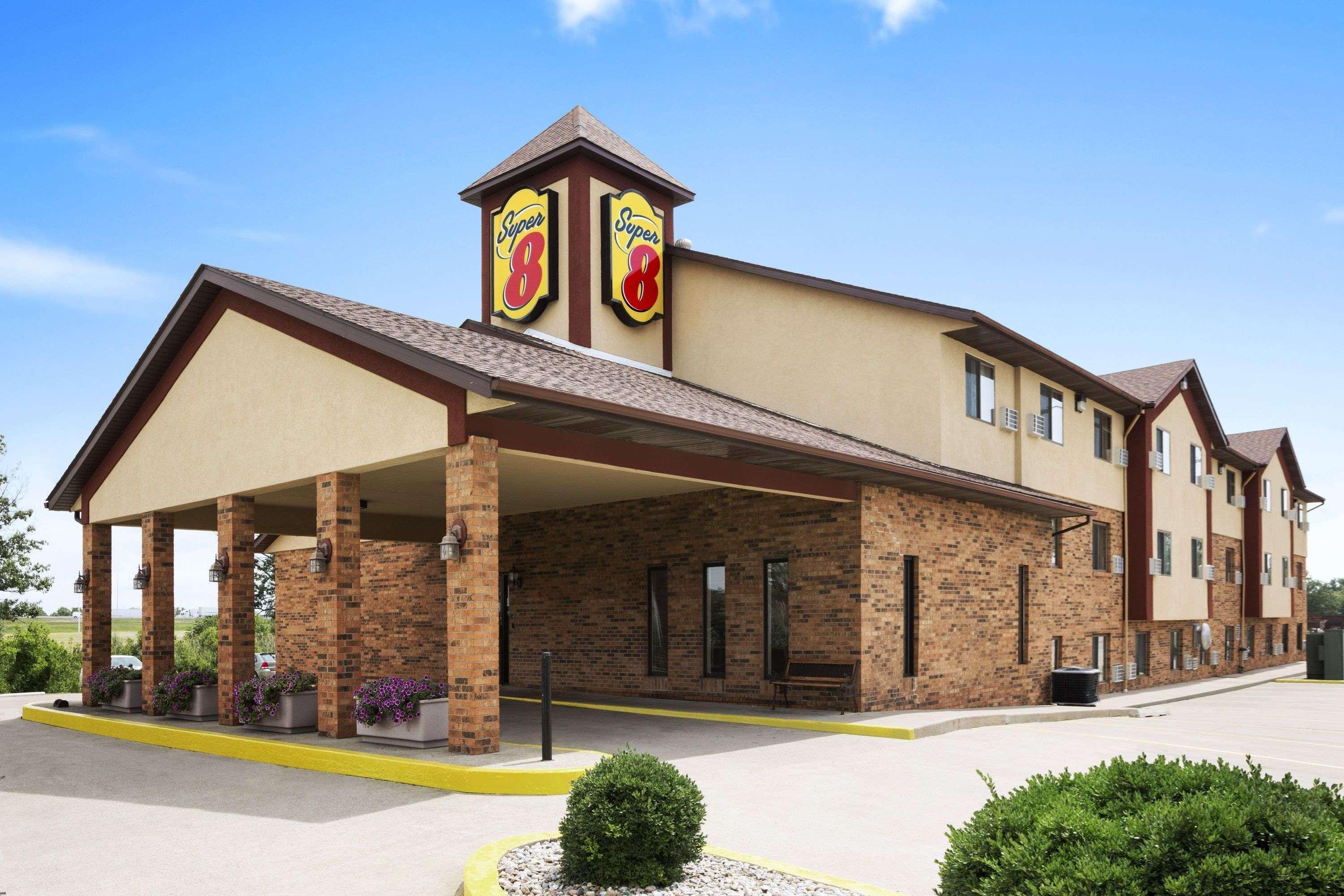 Super 8 By Wyndham Marion Motel Exterior photo
